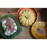 A BOX CONTAINING A SELECTION OF MIXED POTTERY & PORCELAIN