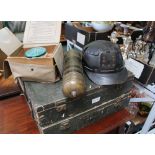 A SELECTION OF 'GENTLEMENS COLLECTABLES' to include military examples