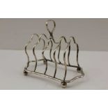 GEORGE MAUDSLEY JACKSON & DAVID LANDSBOROUGH FULLERTON AN EDWARDIAN SILVER TOAST RACK of shaped