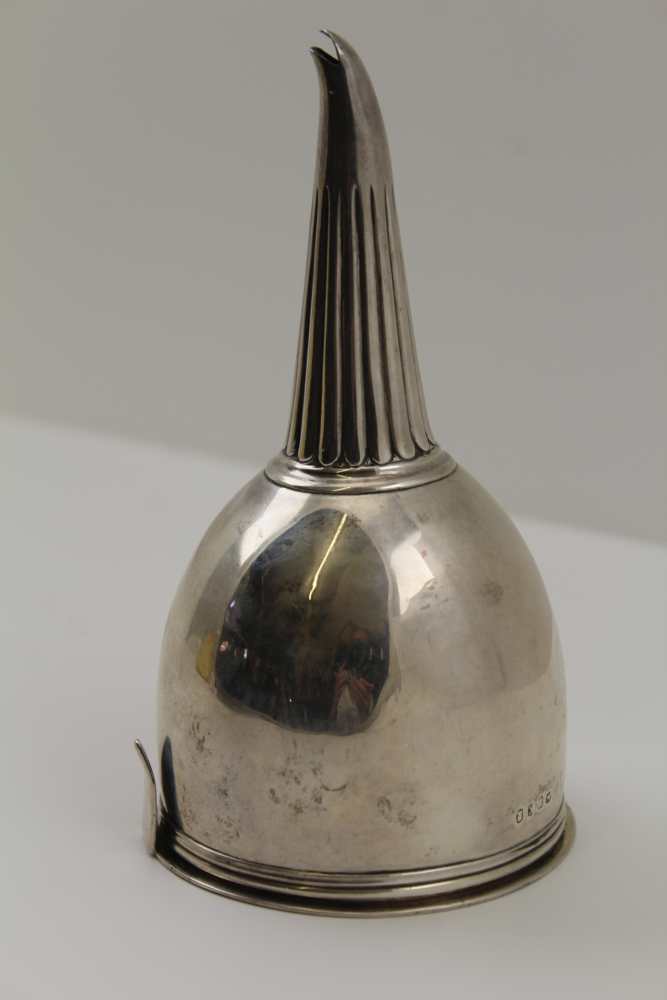 ROBERT & SAMUEL HENNELL A GEORGE III SILVER WINE FUNNEL with removable filter with slide clip, - Image 2 of 4