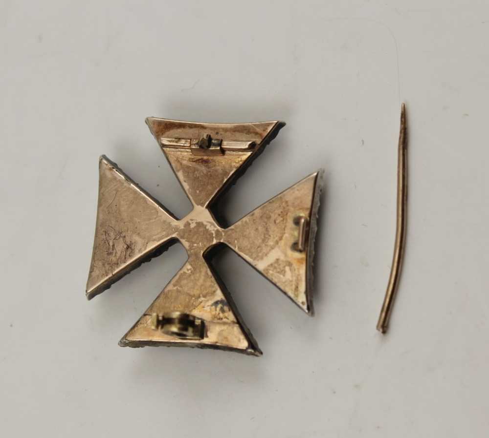 A DIAMOND MOUNTED MALTESE CROSS BROOCH, yellow metal back, (pin detached), 2.5cm square, gross - Image 2 of 2