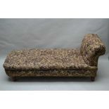 AN EARLY 20TH CENTURY DAY BED currently covered in probable period floral decorated, buttoned