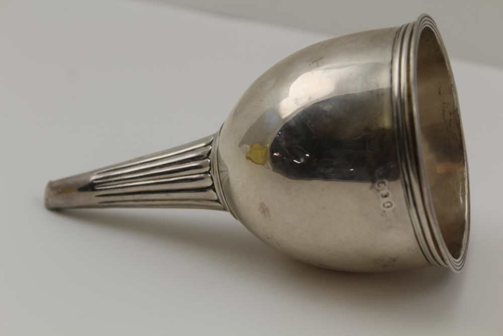 ROBERT & SAMUEL HENNELL A GEORGE III SILVER WINE FUNNEL with removable filter with slide clip,