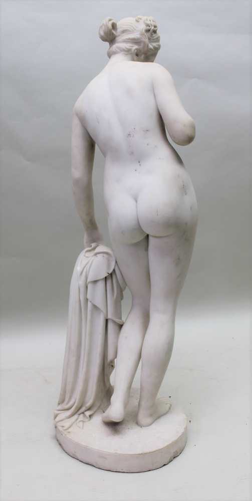 A 19TH CENTURY MARBLE STATUE OF VENUS, after the antique, naked, standing beside a tree stump, - Image 2 of 4