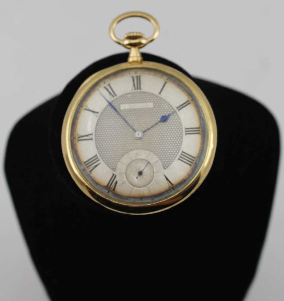 AN 18K GOLD CASED GENTLEMAN'S OPEN FACE POCKET WATCH, silvered dial with Roman numerals and