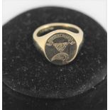 A 9CT GOLD SIGNET RING engraved with a bird crest, 9g