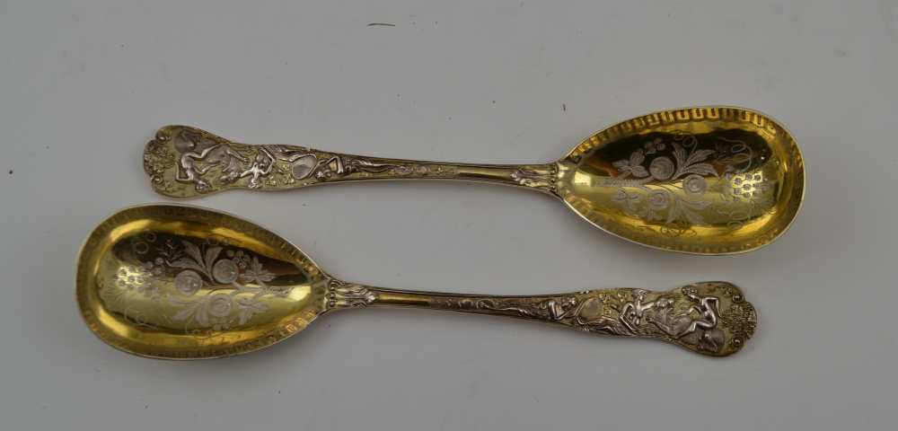 HENRY JOHN LIAS SENIOR & JUNIOR A PAIR OF PARCEL-GILT STERLING SILVER FRUIT SPOONS, cast - Image 2 of 9