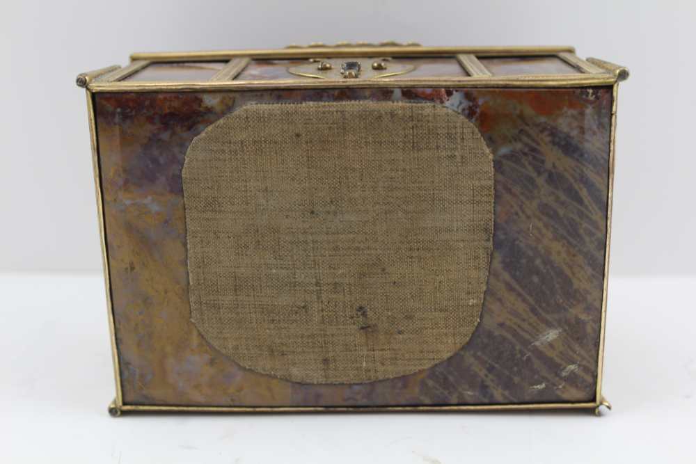 AN EARLY 20TH CENTURY POLISHED STONE TABLE CASKET, gilt metal frame and mounts, 14cm x 9.5cm x 6.5cm - Image 4 of 5