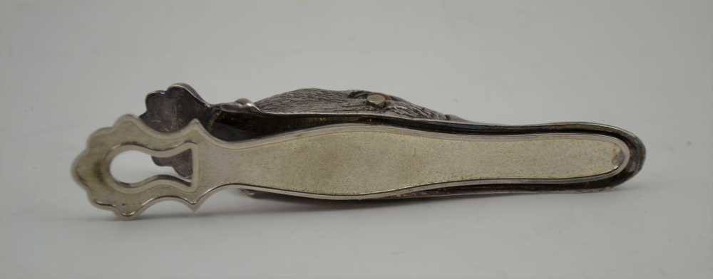 A PLATED CLIP IN THE FORM OF A DUCK'S HEAD, inset glass eyes, 12.5cm - Image 3 of 3