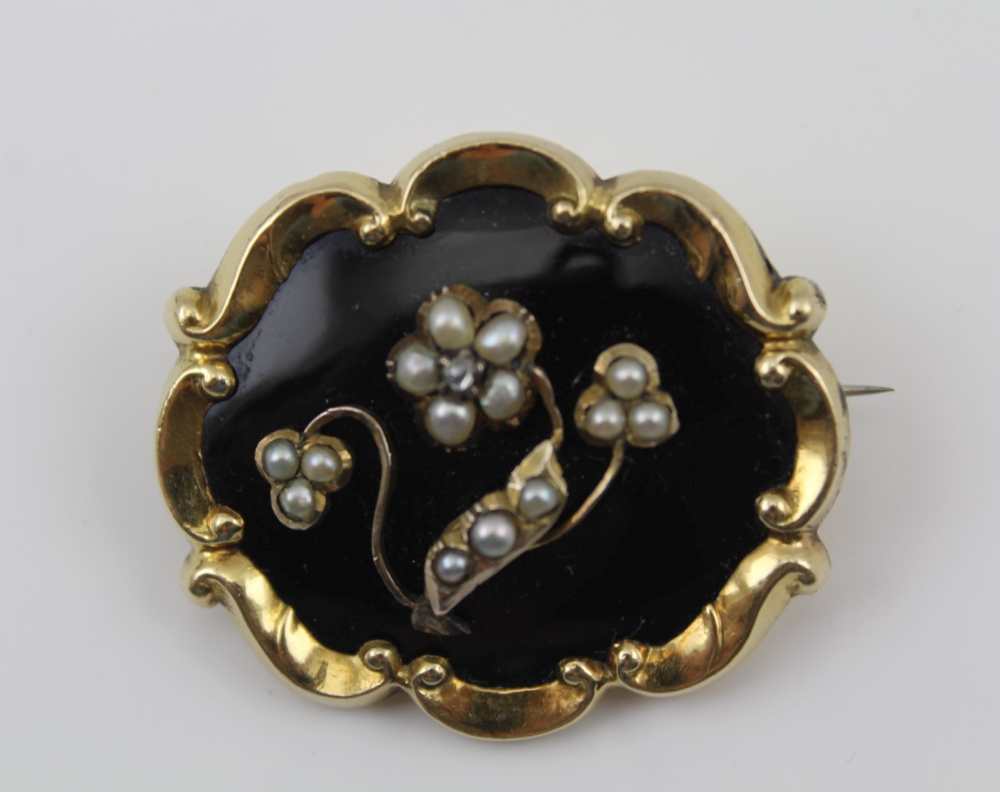 A VICTORIAN PINCHBECK BROOCH set central amethyst colour stone, together with a seed pearl set and a - Image 5 of 6