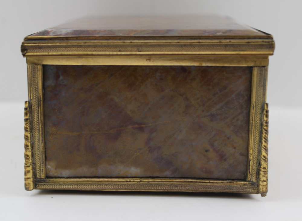 AN EARLY 20TH CENTURY POLISHED STONE TABLE CASKET, gilt metal frame and mounts, 14cm x 9.5cm x 6.5cm - Image 3 of 5