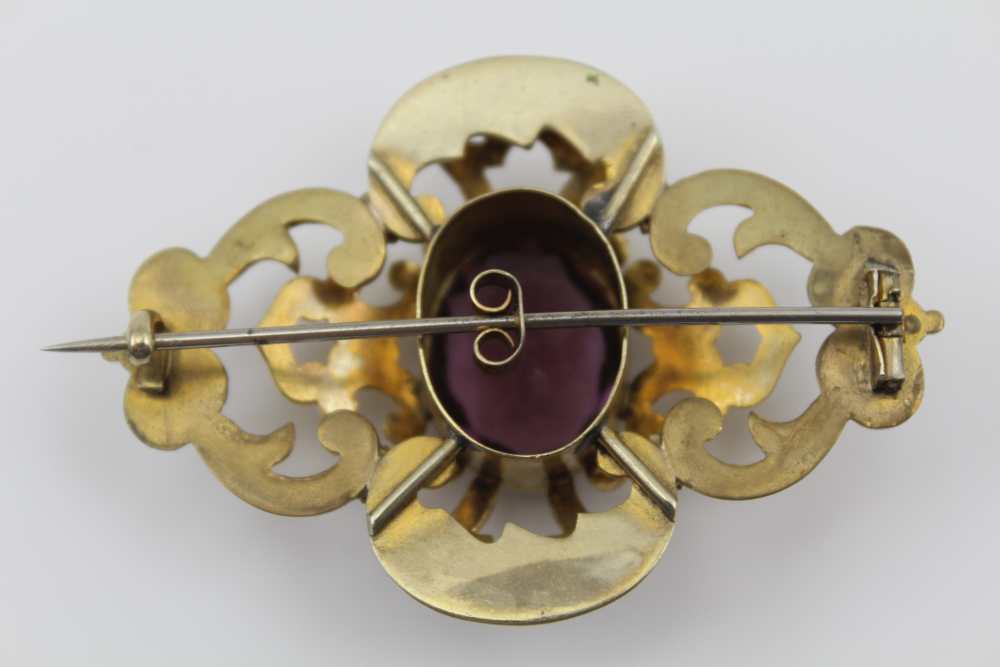 A VICTORIAN PINCHBECK BROOCH set central amethyst colour stone, together with a seed pearl set and a - Image 4 of 6