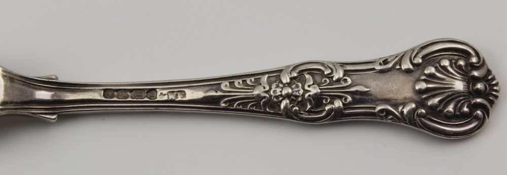 AN EARLY VICTORIAN SILVER FISH SLICE, fiddle pattern handle, pierced blade, London 1841, together - Image 3 of 5