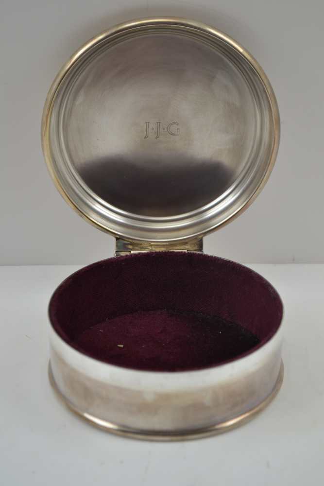 AN ASPREY & GARRARD SILVER DRESSING TABLE BOX, with hinged lid, fabric lined, Sheffield 2000 - Image 2 of 5