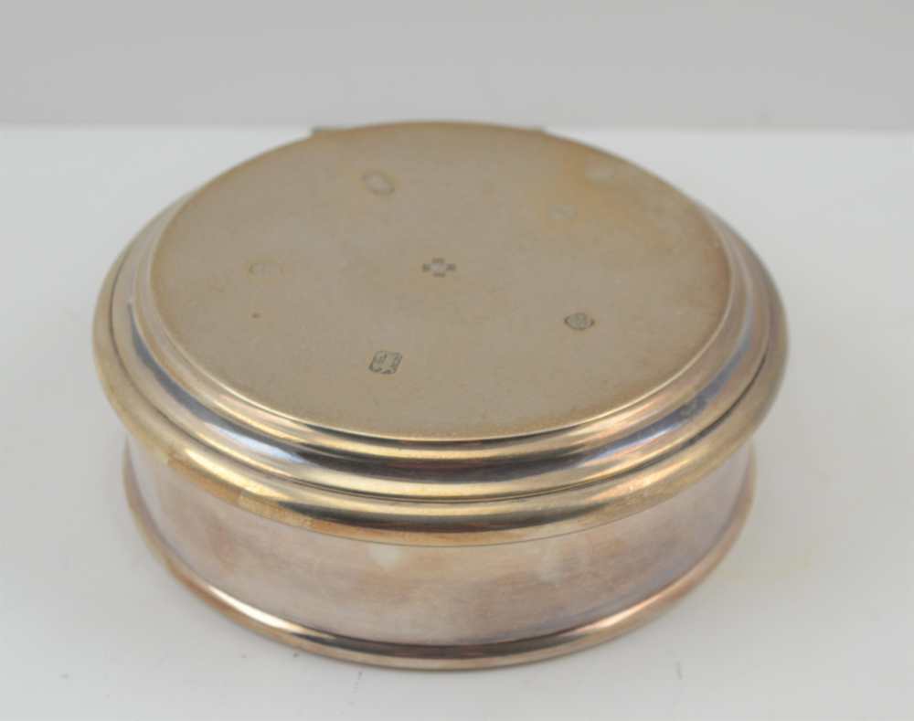 AN ASPREY & GARRARD SILVER DRESSING TABLE BOX, with hinged lid, fabric lined, Sheffield 2000