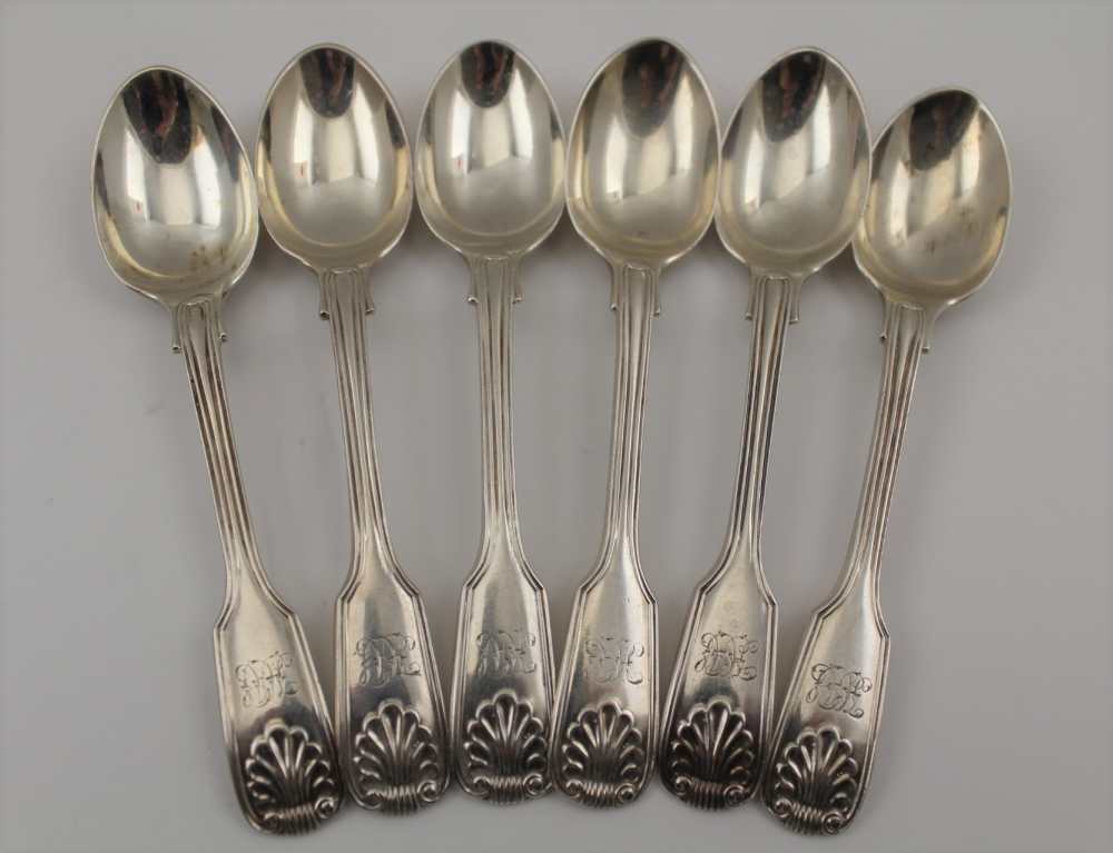 CHARLES BOYTON A SET OF SIX VICTORIAN SILVER TEASPOONS, fiddle & shell handles, London 1840, bearing