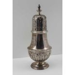 WILLIAM COMYNS AND SONS A GEORGIAN DESIGN SILVER SUGAR CASTER, London 1910, 18cm high, 271g