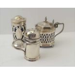 ROBERT PRINGLE & SONS A GEORGIAN DESIGN SILVER MUSTARD POT, of octagonal form, hinged cover, pierced