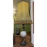 A MINTON HADDON HALL & CAST METAL BASED TABLE LIGHT