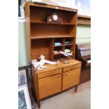 A TEAK FINISHED RETRO DESIGNED DISPLAY UNIT with multi-shelved upstand