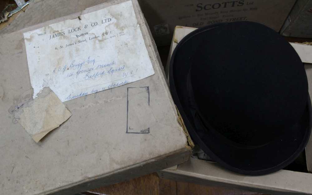 A SELECTION OF VINTAGE HAT BOXES plus contents - Image 4 of 12