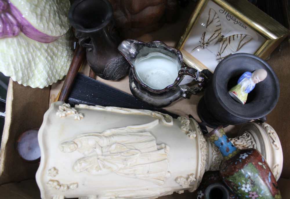 A BOX CONTAINING A SELECTION OF DOMESTIC COLLECTABLES VARIOUS, to include an Eastern view of - Image 3 of 3