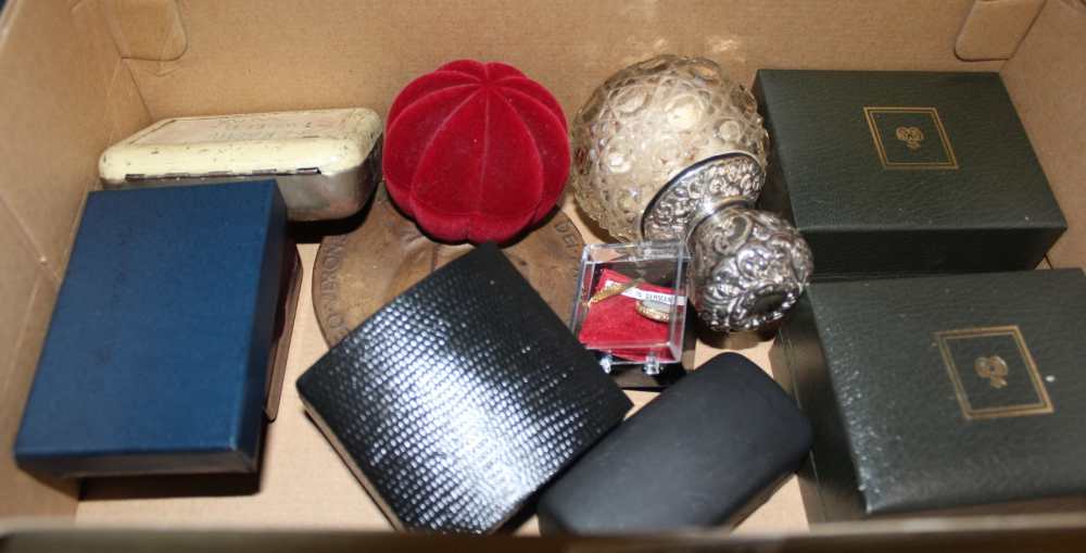 A SHOEBOX CONTAINING A SELECTION OF COSTUME JEWELLERY and associated items