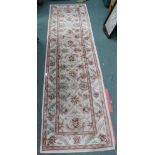 A 20TH CENTURY WOVEN WOOLLEN FLORAL DECORATED RUNNER