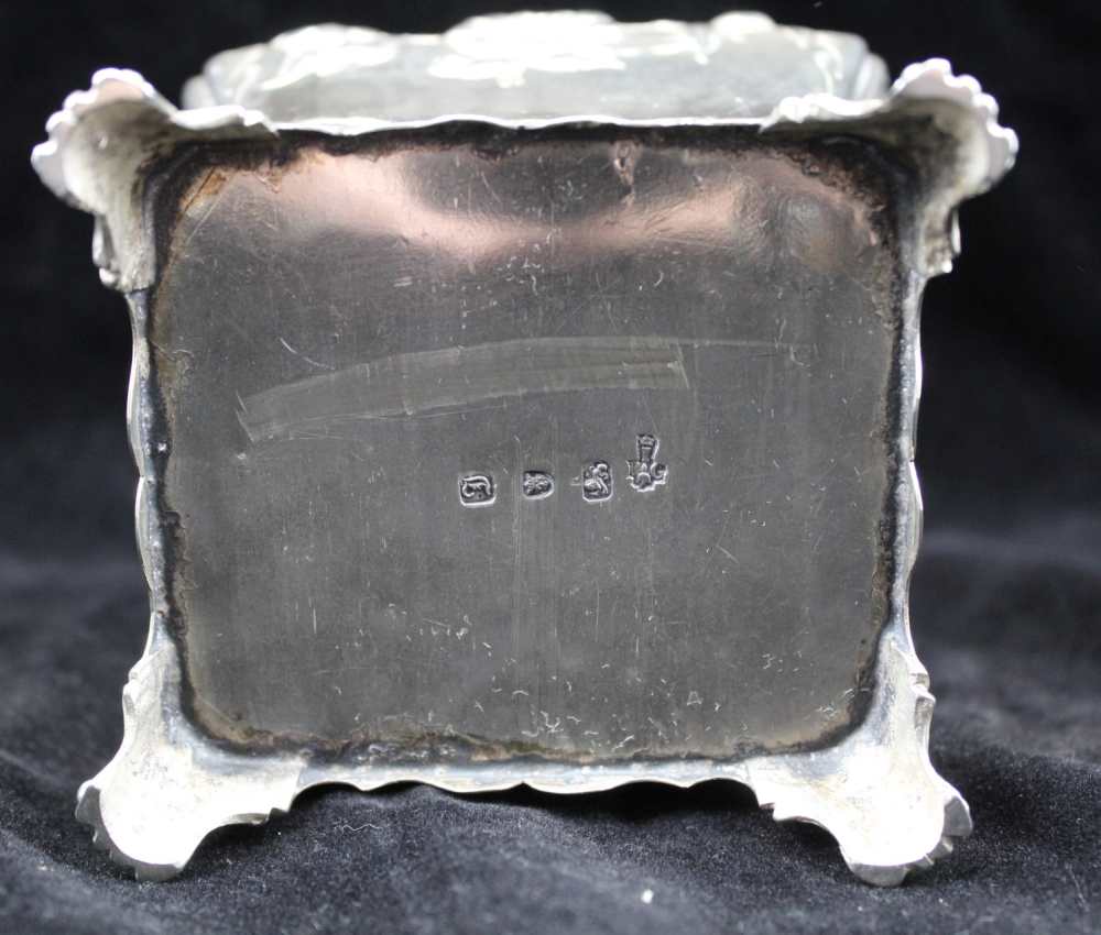 PIERRE GILLIOS AN EARLY GEORGE III SILVER TEA CANNISTER/CADDY of rectangular bombe form, repousse - Image 4 of 5