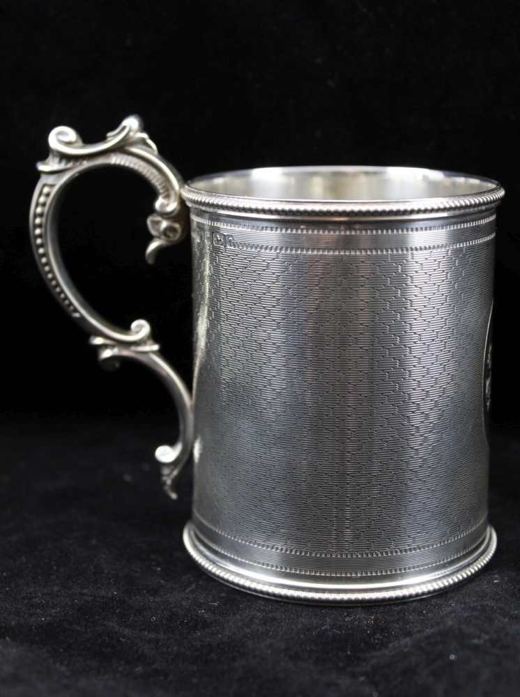 MARTIN HALL & CO. A VICTORIAN SILVER CHRISTENING TANKARD of cylinder form with applied cast scroll - Image 3 of 4