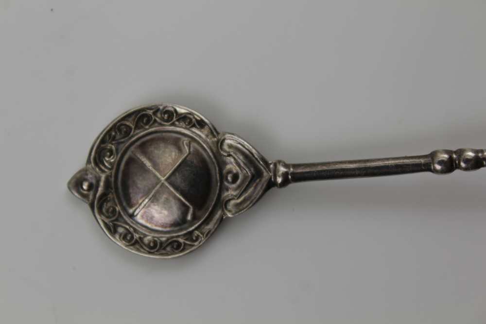 COOPER BROTHERS & SONS A MATCHED SET OF SIX SILVER GOLF TROPHY TEASPOONS, the terminals with crossed - Image 3 of 3