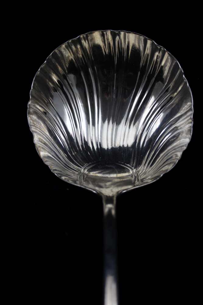 NICHOLAS HEARDEN A MID 18TH CENTURY SILVER LADLE, scallop shape bowl, the handle bears an engraved - Image 6 of 6