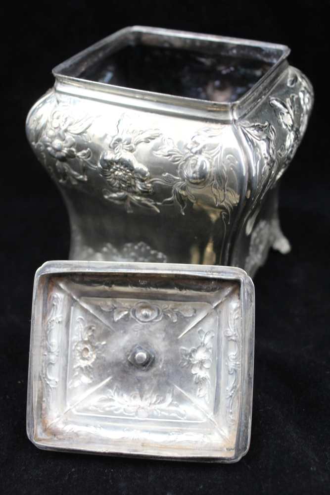 PIERRE GILLIOS AN EARLY GEORGE III SILVER TEA CANNISTER/CADDY of rectangular bombe form, repousse - Image 3 of 5