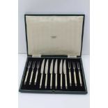 A CASED SET OF W.A. PERRY & CO. DESSERT KNIVES AND FORKS for six, in vendors green presentation