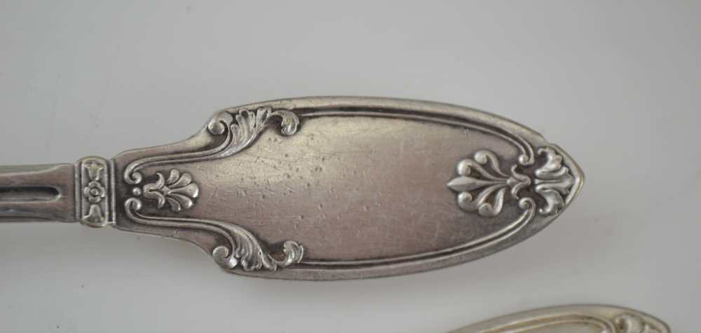 A PART SET OF RUSSIAN SILVER PLATED FLATWARE & CUTLERY, having shaped terminals decorated with - Image 3 of 3