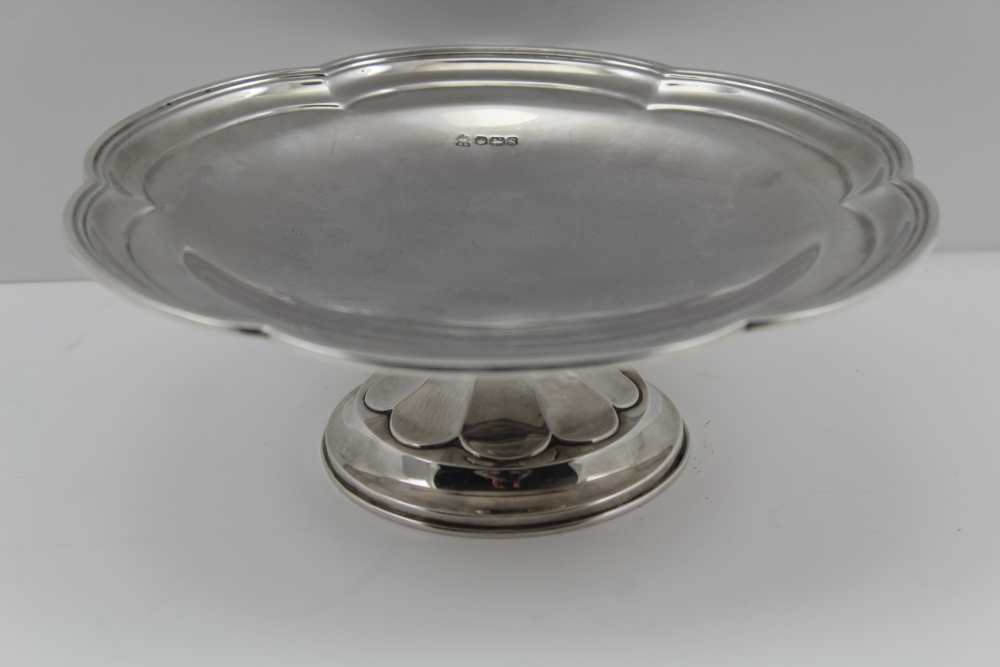 JAMES DEAKIN & SONS A SILVER COMPORT, petal shaped rim, on flared platform base, Sheffield, the year