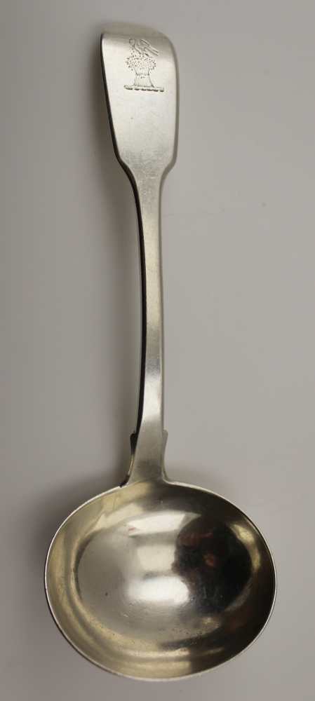 CHARLES BOYTON A VICTORIAN SILVER SAUCE LADLE, fiddle pattern, London 1847, with engraved heraldic - Image 4 of 8