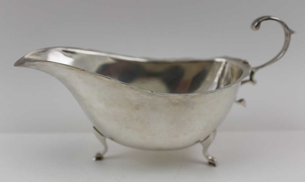 CHARLES BOYTON A VICTORIAN SILVER SAUCE LADLE, fiddle pattern, London 1847, with engraved heraldic - Image 2 of 8