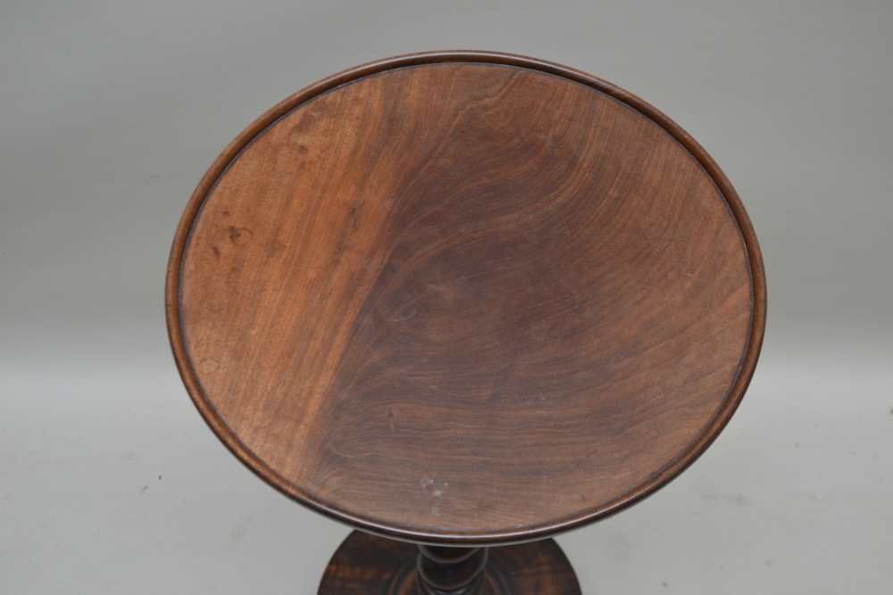 A 19TH CENTURY MAHOGANY CIRCULAR SAUCER TOPPED TABLE on barley twist column, circular plinth base - Image 2 of 4
