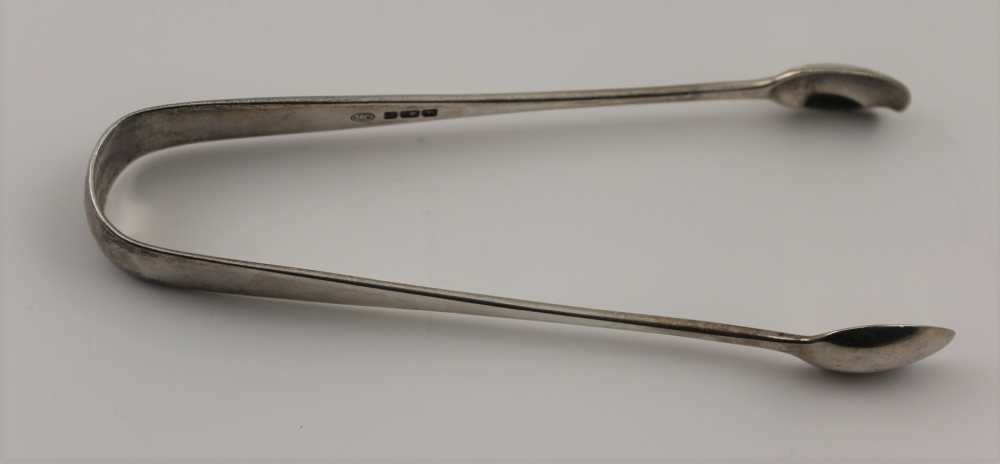 CHARLES BOYTON A VICTORIAN SILVER SAUCE LADLE, fiddle pattern, London 1847, with engraved heraldic - Image 7 of 8