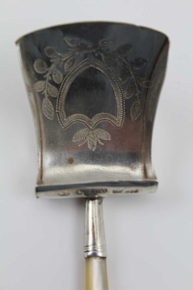 WILLIAM PUGH A GEORGE III SILVER CADDY SPOON of shovel form, with mother-of-pearl handle, Birmingham - Image 2 of 4