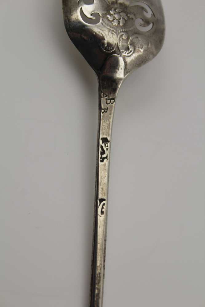 AN 18TH CENTURY SILVER MOTE SPOON, flower and scroll decoration to the reverse of the bowl, possibly - Image 4 of 4