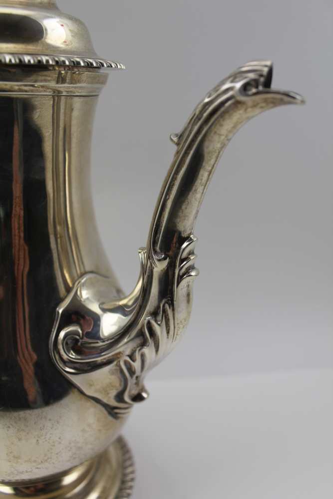 NAYLER BROTHERS A PAIR OF GEORGIAN DESIGN SILVER COFFEE POTS, of baluster form, the domed, hinged - Image 3 of 6