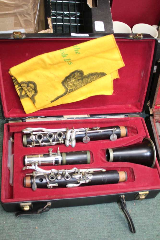 A SELECTION OF MUSICAL INSTRUMENTS, a cased Yamaha Portasound keyboard, and two cased clarinets - Image 2 of 4