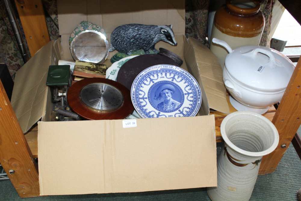 A BOX CONTAINING A SELECTION OF MIXED DOMESTIC ITEMS to include Robert Welch slate coasters and