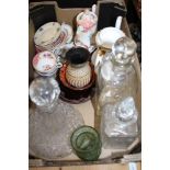 A BOX CONTAINING A SELECTION OF DOMESTIC POTTERY & GLASSWARE