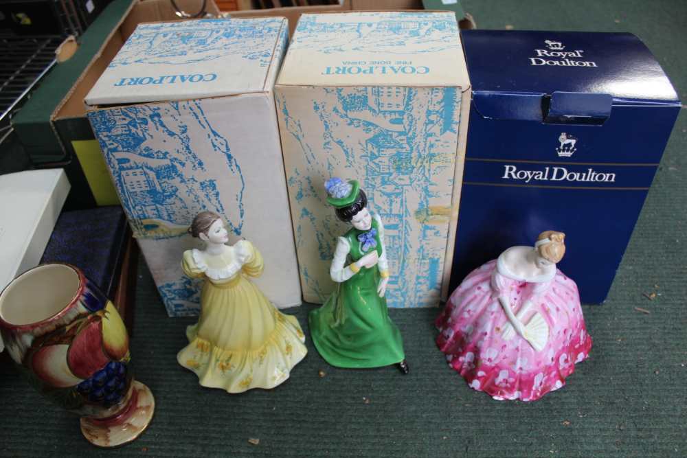 A SELECTION OF BOXED COLLECTOR'S PORCELAIN together with a small selection of table cruet, and - Image 4 of 5