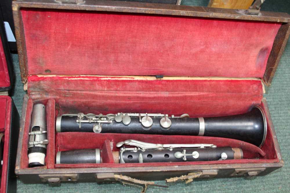 A SELECTION OF MUSICAL INSTRUMENTS, a cased Yamaha Portasound keyboard, and two cased clarinets - Image 3 of 4