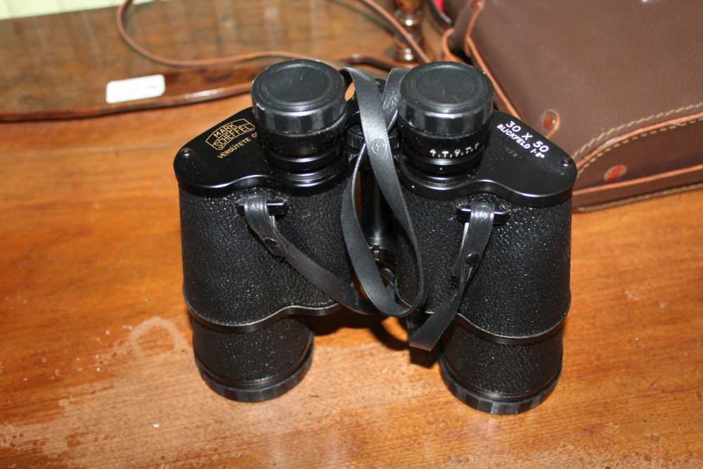 A SELECTION OF OPTICAL EQUIPMENT, to include; camera, binoculars etc. - Image 3 of 4