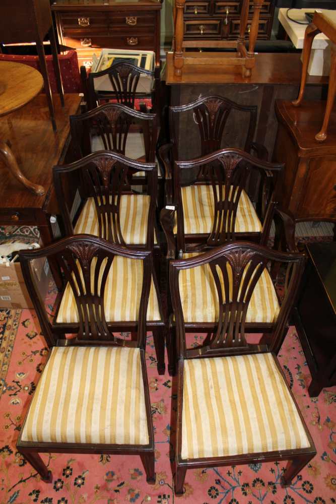 A REPRODUCTION SET OF EIGHT WHEATSHEAF BACK MAHOGANY COLOURED DINING CHAIRS, six singles, two